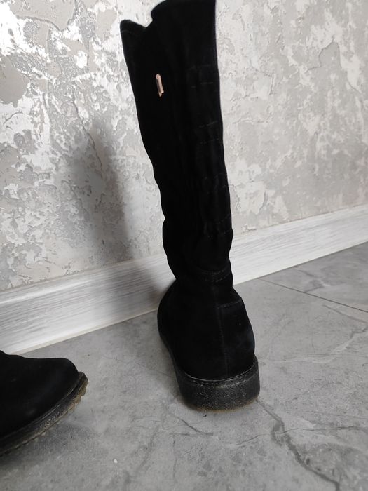 Продам женские сапожки.