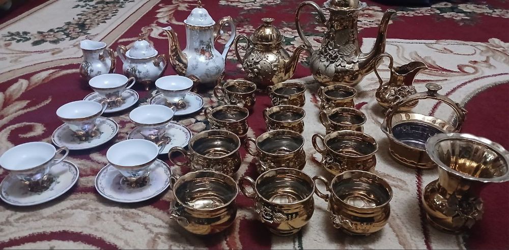 Madonna choynak va chashkalari