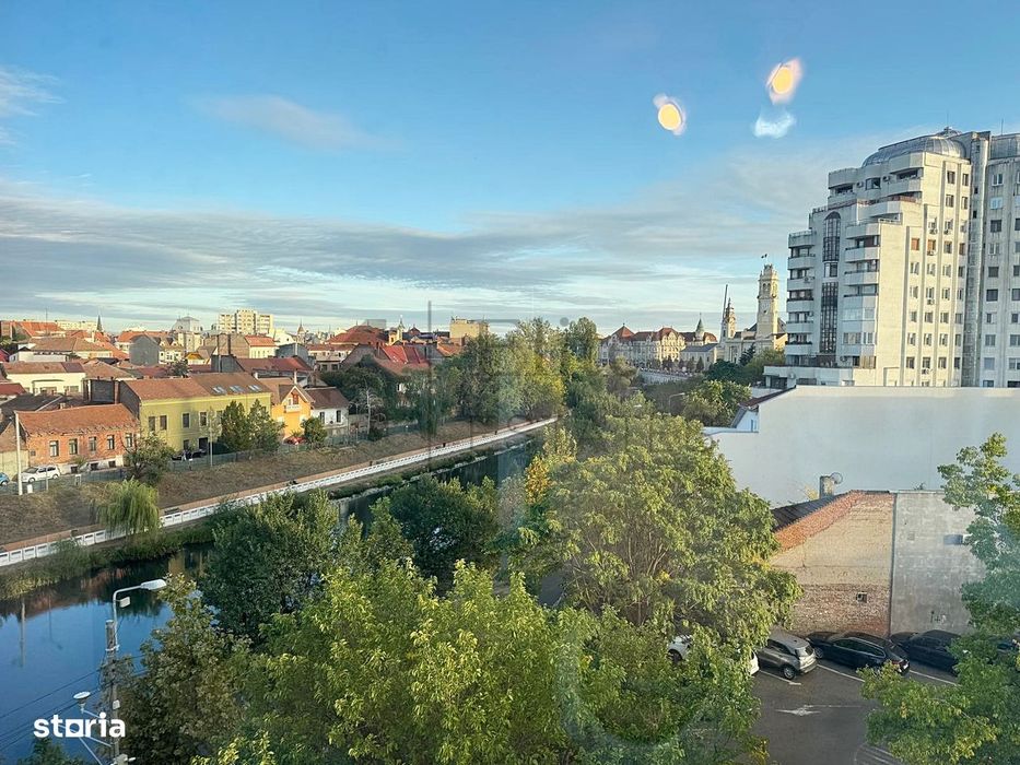 Apartament de inchiriat tip penthouse cu 2 camere Central