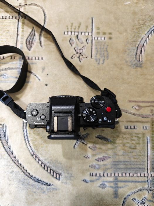 Kit foto-video vlogging Panasonic Lumix G110 + 2 Obiective (12-32mm & 25mm f/1.7) + Grip + Baterii extra