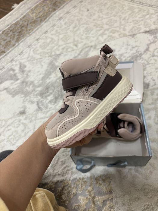 Утепленные кроссовки .