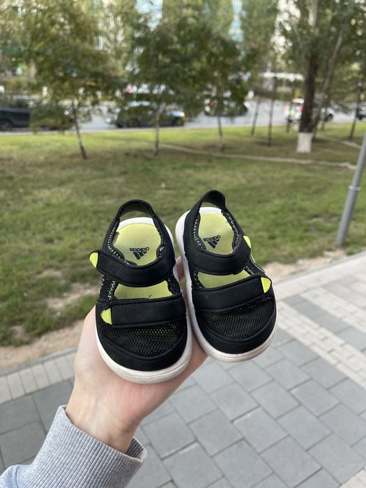 Продам сандали Adidas