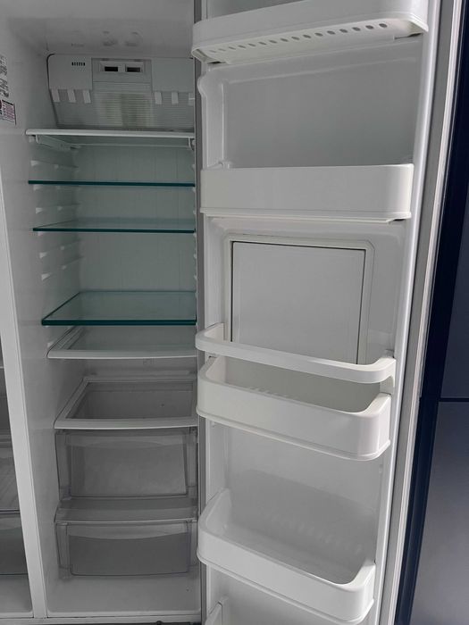 Хладилник двукрилен с диспенсър LG