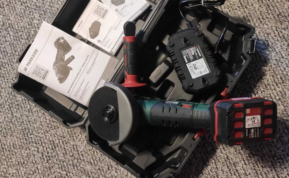 ПРОМО Комплект акумулаторен ъглошлайф Parkside с батреия и зарядно 4А