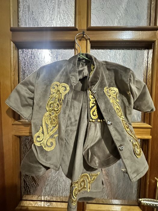 Қазақи нақыштағы сәнді киімдер