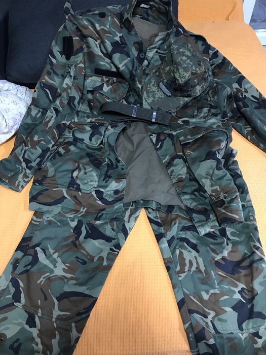 Камофлаж шуба панталон две шапки и два колана