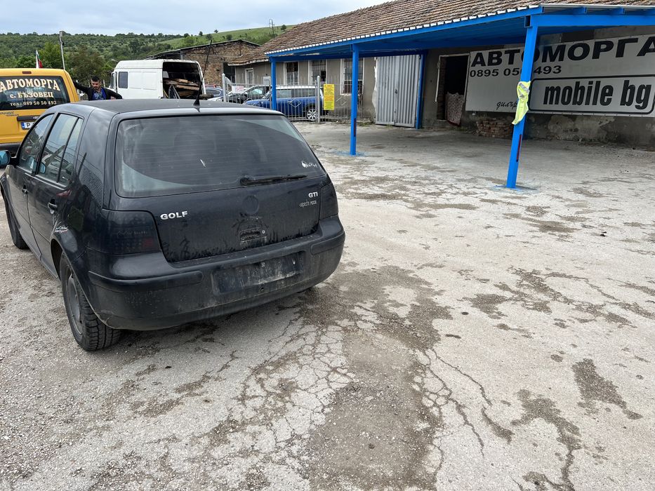 Vw golf 4 2.3 v5  150 кс