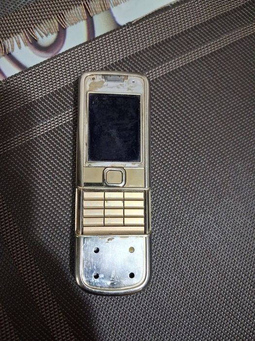Vând Nokia 8800 gold