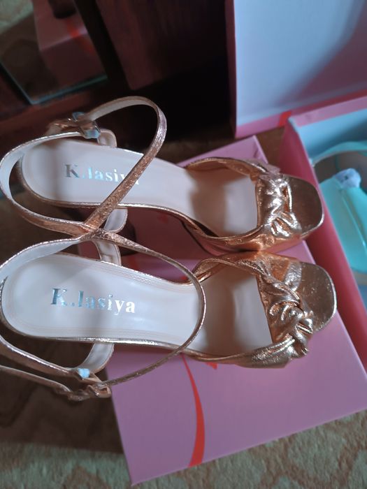 Продам классные босоножки,туфли