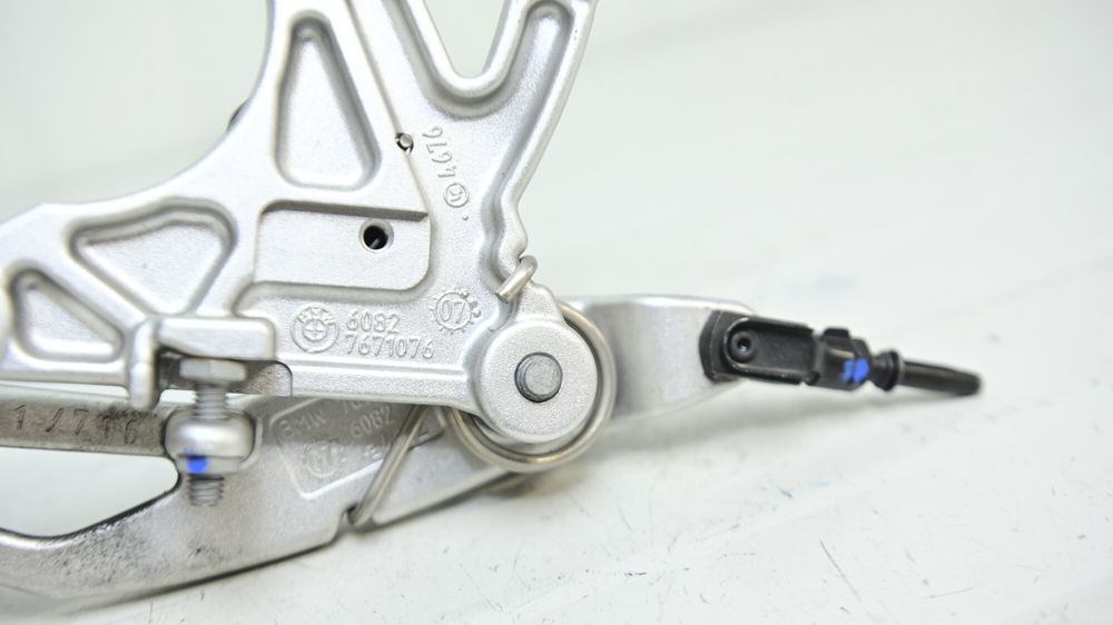 BMW R1200R K27 Suport Scarita Fata Dreapta Cu Pedala Frana