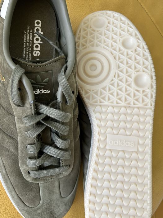 Нови маратонки Adidas - 44 и Футболни обувки Adidas- сега за 380 лв.