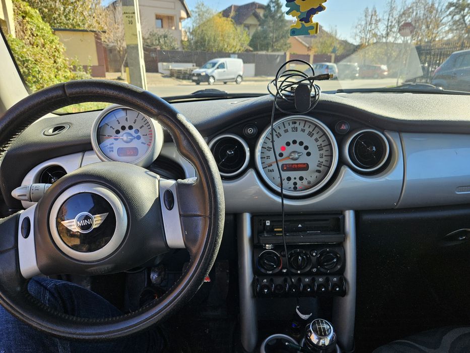 Vand Mini One 1.6 benzina 90 cp 2003