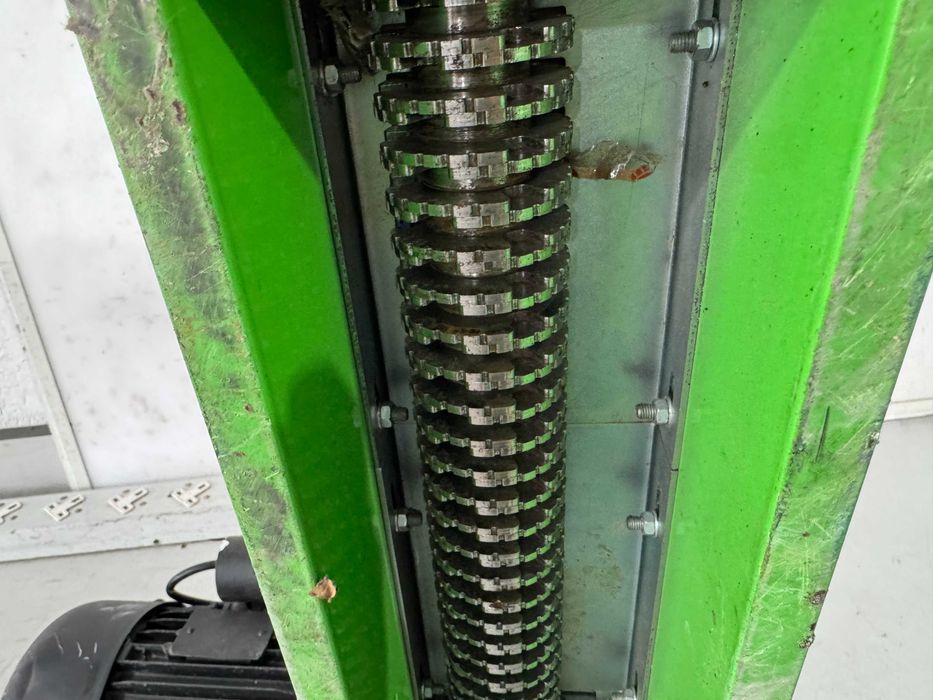 Машина за рязане на картон