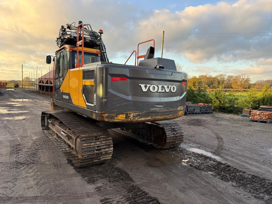 Inchiriez excavation de marimi diferita