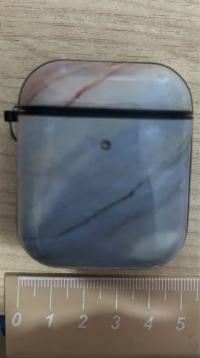 Продам чехлы на airpods (1-2)