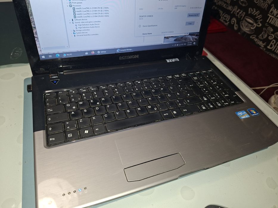 Medion E6226 cu Intel i3, 6 gb ram, Windows 10,bun muzică, filme