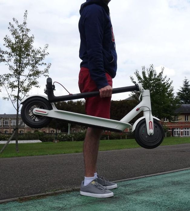 Продам электросамокат Xiaomi M365