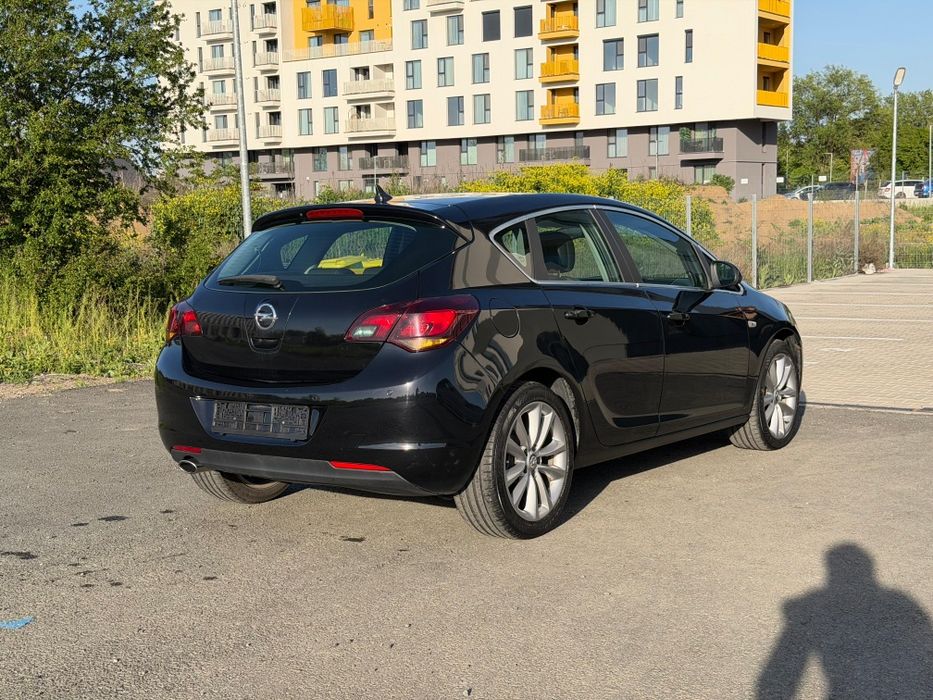 Opel Astra J 2011