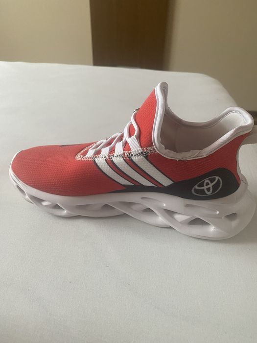 Pantofi sport Toyota C-HR