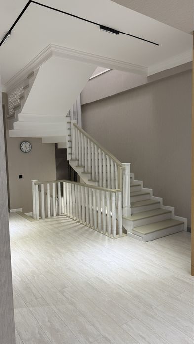 Новый дом , 210 м2 , техника, мебель , готова к заезду