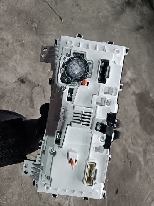 Километраж/Дисплей за Toyota Rav4 2023г