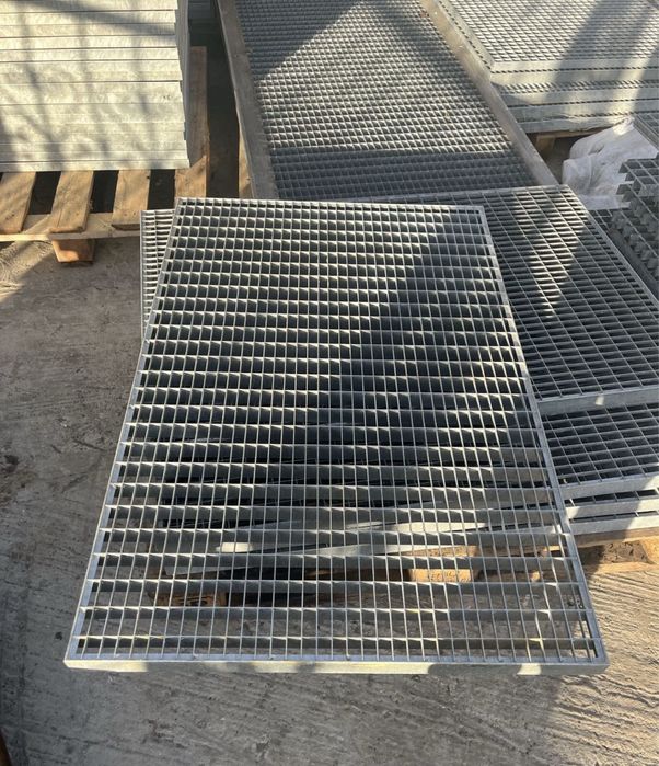 Vand trepte/gretare zincate cel mai bun pret transport in toata tara