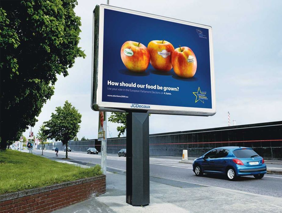 Наружная реклама баннер. Наружная реклама баннер. Реклама на щитах. Реклама на рекламных щитах. Наружный баннер.