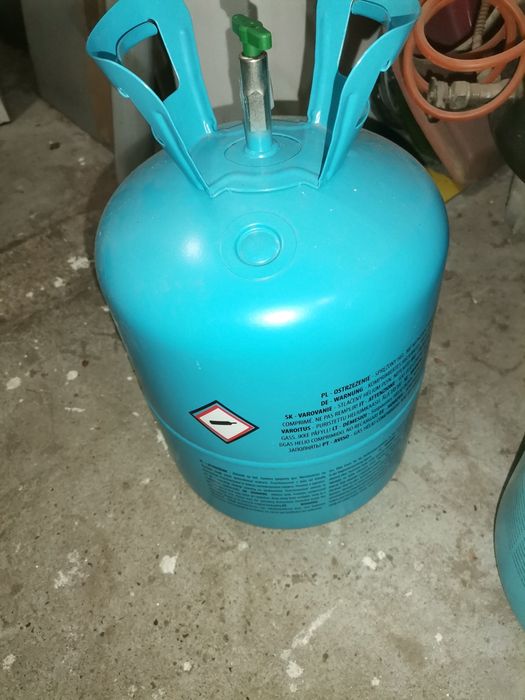 Vand buteli helium