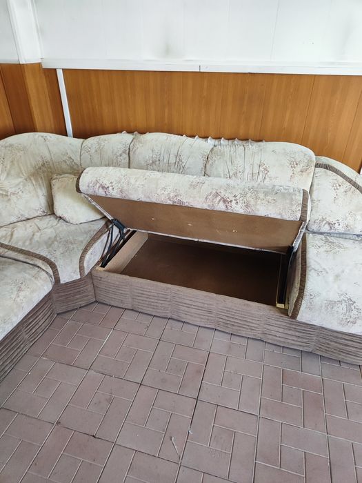 Большой диван с креслом