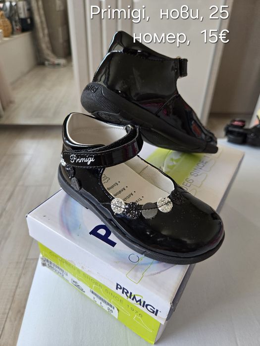 Сандали предимно на Crocs