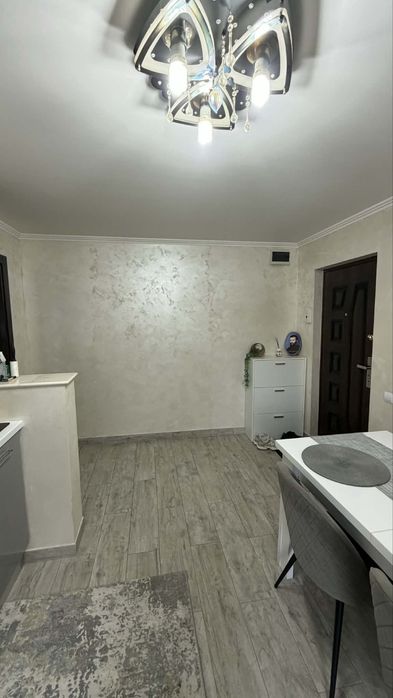 Vand Apartamen cu 2 Camere Semidecomandat