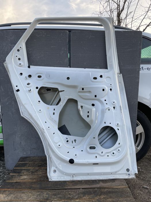 Задна лява врата за Peugeot 3008 Пежо 3008  2016г-