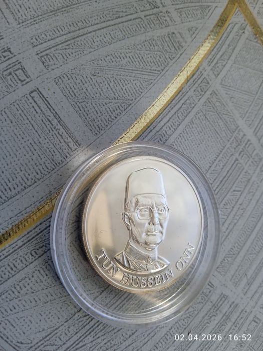 Продам монеты серебро,медь.