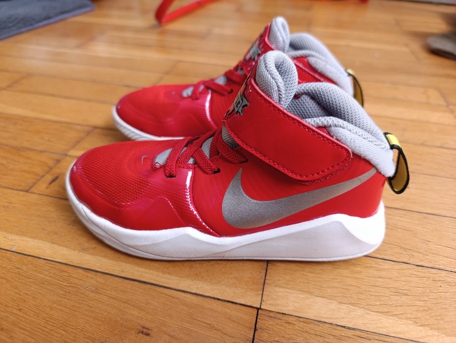 Маратонки Nike Team Hustle - 28,5  ном.