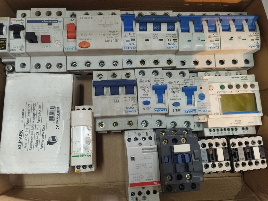 Контактори релета за време