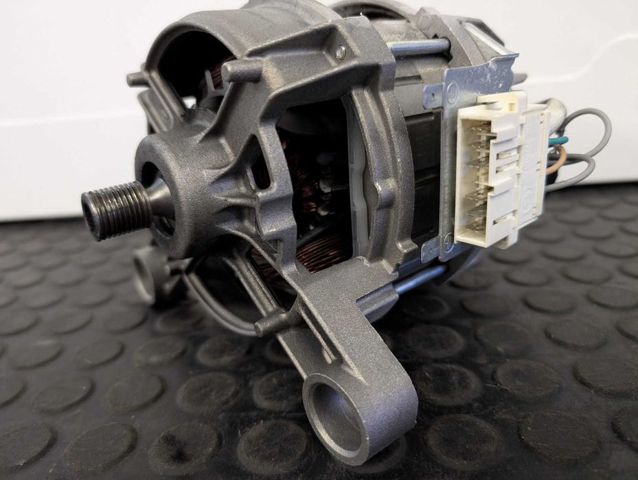 Motor in 3 prinderi , Nidec masina de spalat indesit Whirlpool / R3