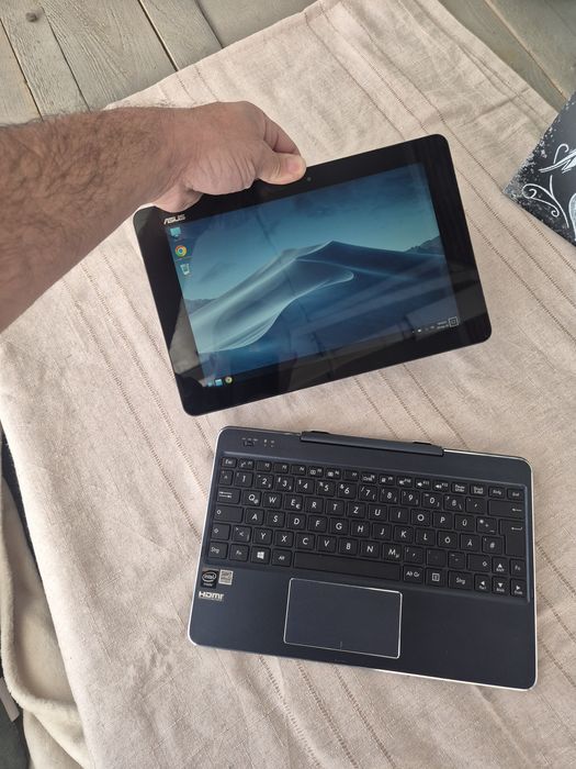 Laptop tableta touchscreen Asus cu Windows