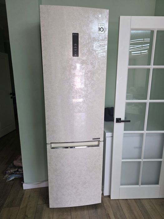 Холодильник  LG, Samsung