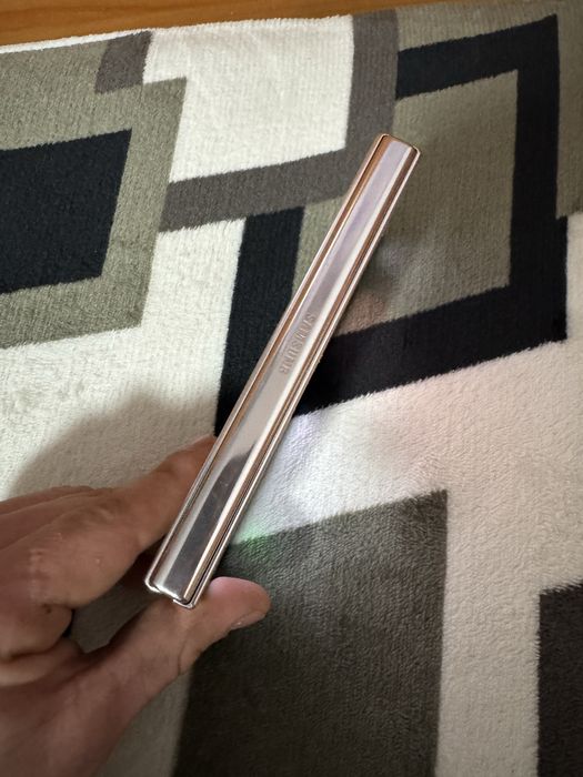 Salut scimb samsung z fold cu sistem audio cititi descrierea