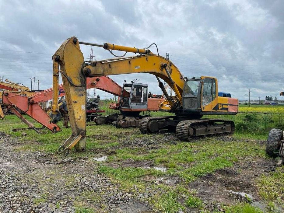 Dezmembrez excavator pe senile JCB 330-piese de schimb JCB