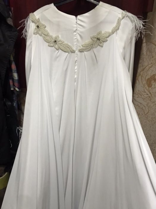 Платье нарядное свадебное