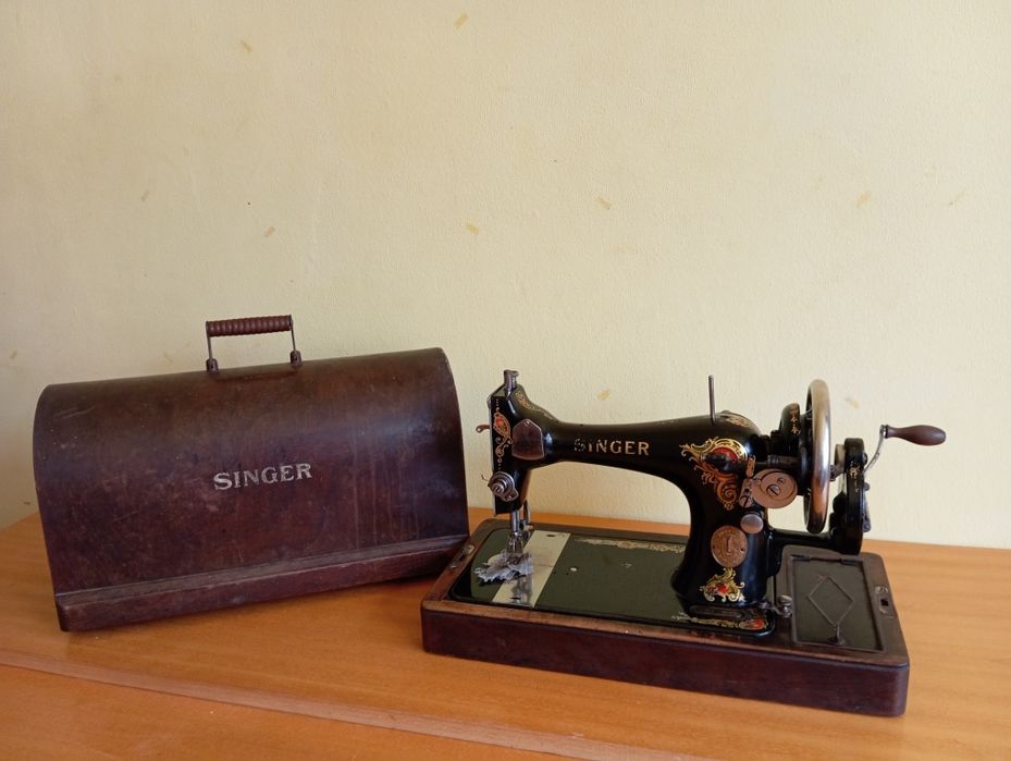 Работеща 100 годишна шевна машина SINGER