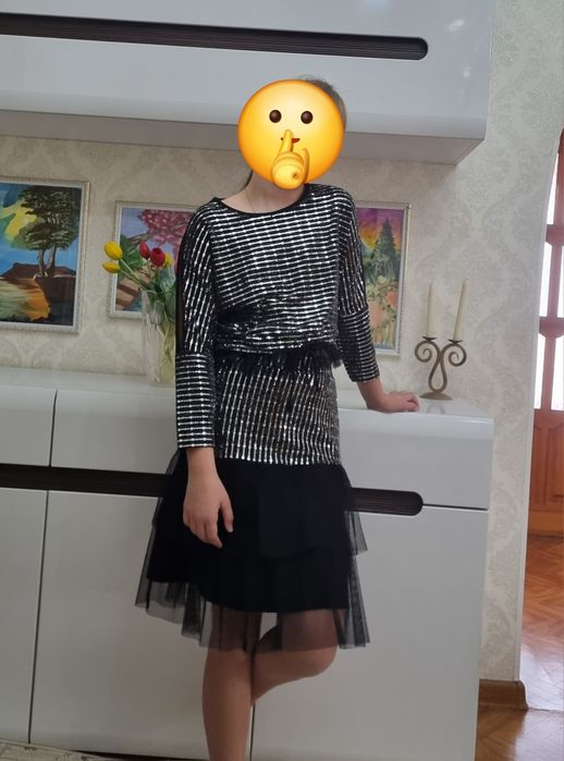 Продаю костюм для девочки,