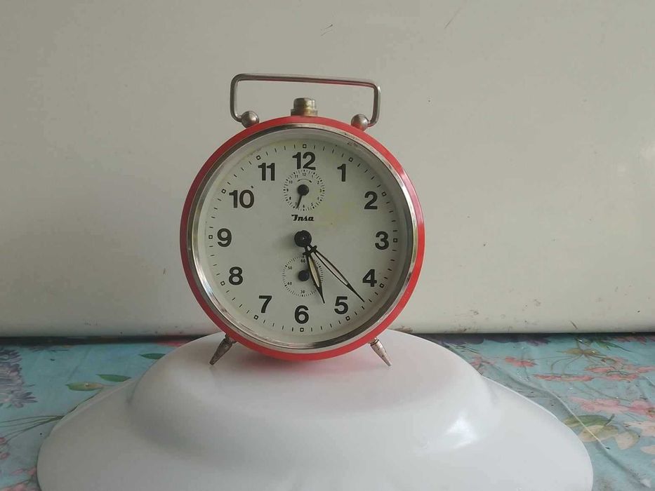 Ceas desteptator de masa-mecanic JNSA . Yugoslavia .