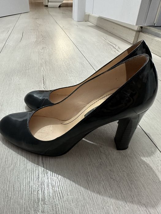 Pantofi din piele