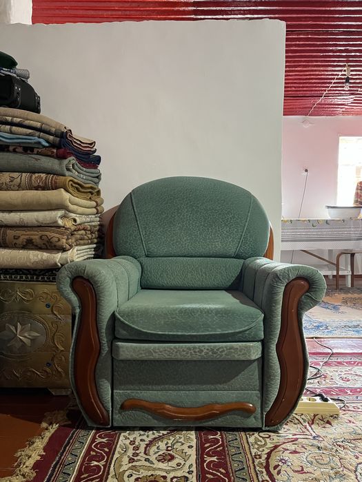 Продам Диван и 2 кресло