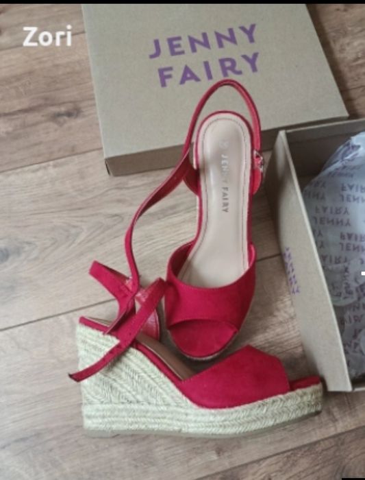 Червени сандали на платформа - размер 38