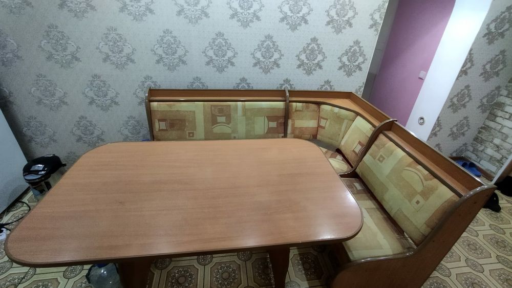 Продам стол и стулья