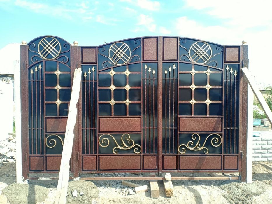 Глянцевый еврозабор ворота