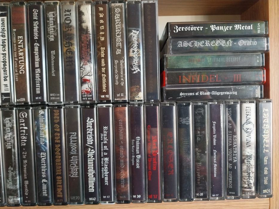 De vânzare casete death black heavy metal hard rock. 
Prețul este de 20-50 ron